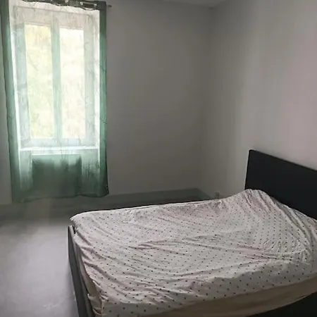 Gare Apartment *